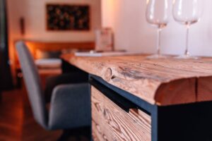 Interior Design mit Altholz, Mr. Timber, Airbnb Würzburg